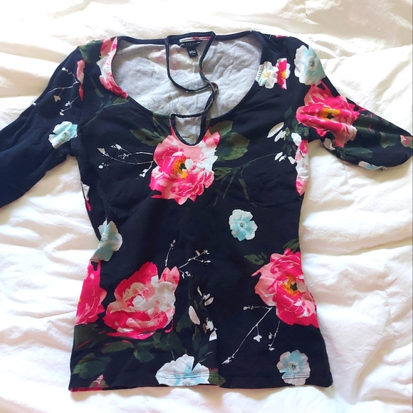 Guess brand short sleeves criss-cross shirt - Picture 1 of 2